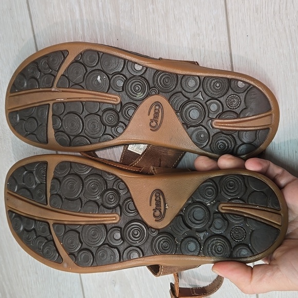 Chaco Women Bronze Thong Leather Sandals Flats shoes sz 7 - Picture 11 of 13